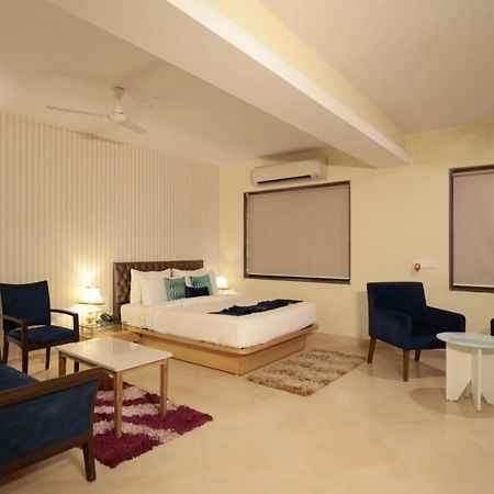 Meritas Seawind Beach Resort, Srīvardhan Exteriér fotografie
