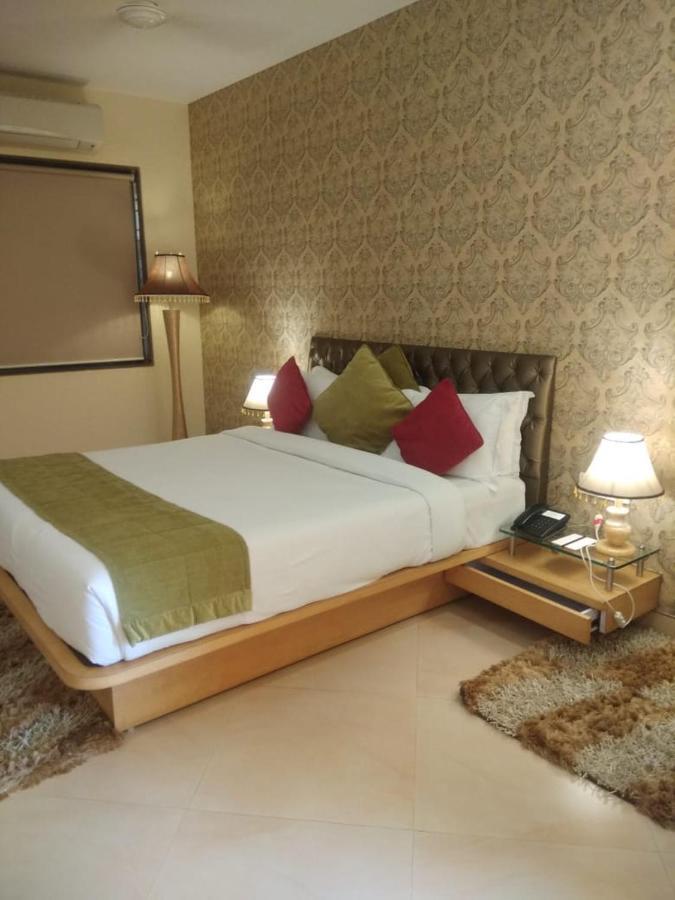 Meritas Seawind Beach Resort, Srīvardhan Exteriér fotografie